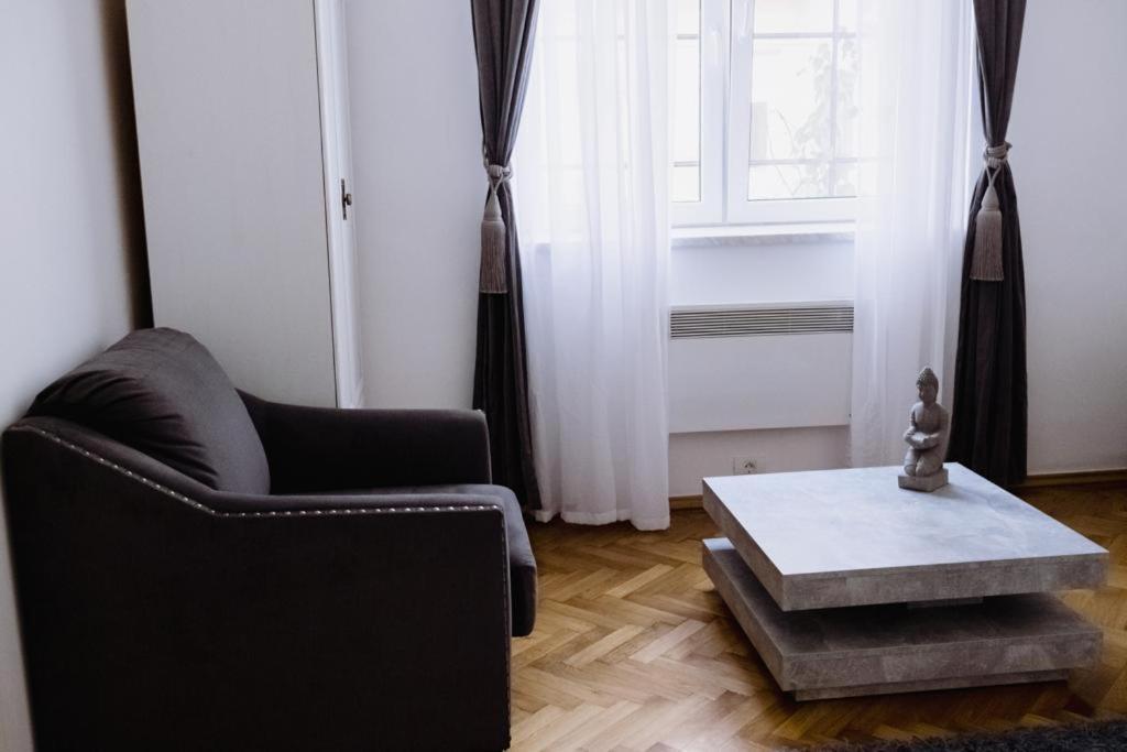 ☆ Bulevard Apartments ☆ Arad Ngoại thất bức ảnh