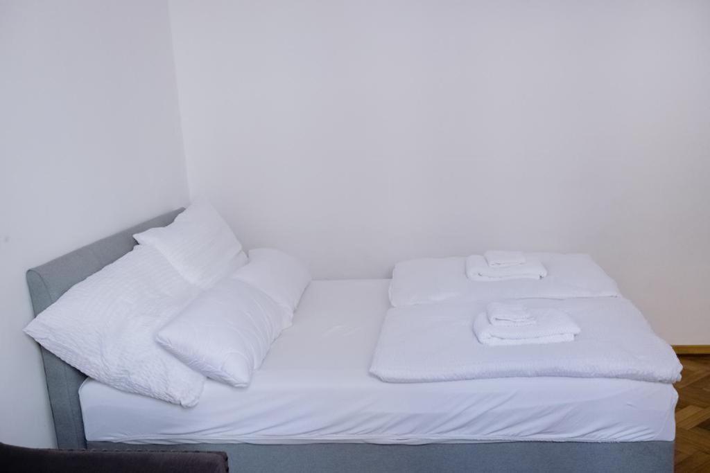 ☆ Bulevard Apartments ☆ Arad Ngoại thất bức ảnh